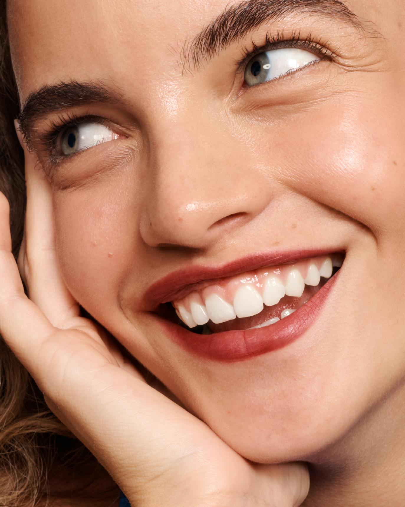 Sasha wears Lip Line in Black Cherry.